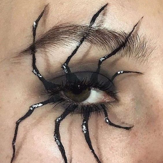 Maquillage Halloween araignée yeux