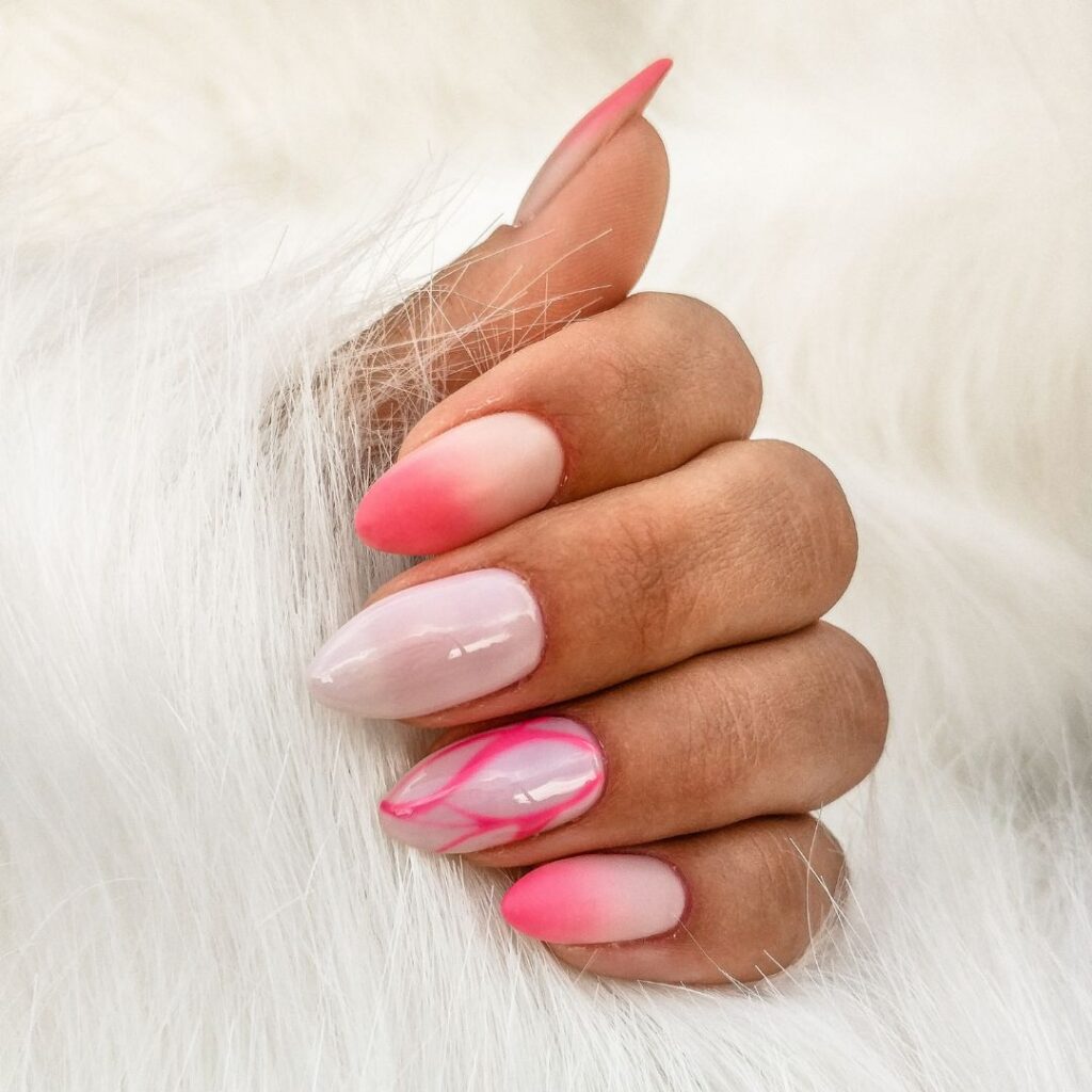 Le dégradé, ou le babyboomer, pour des ongles tendance en automne
