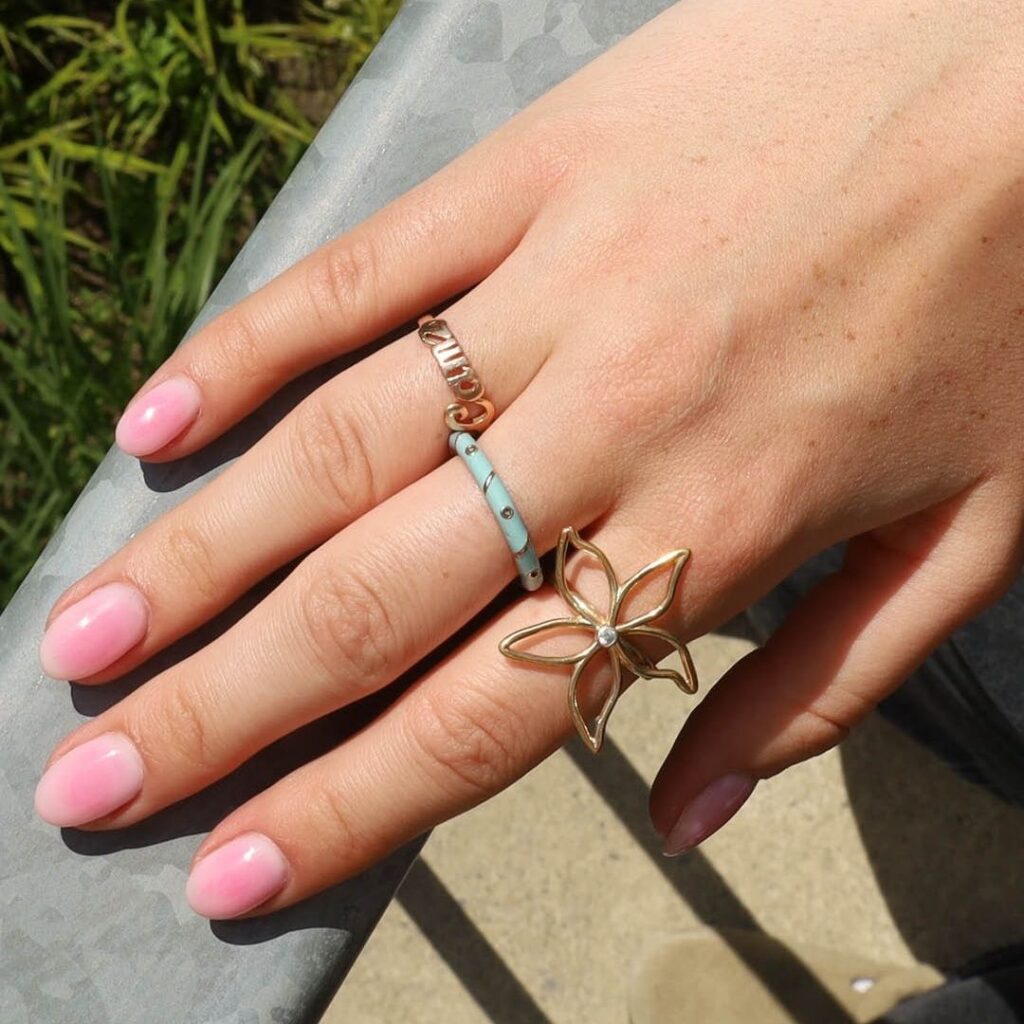 Aura Nails, la tendance ongles qui continue de faire fureur