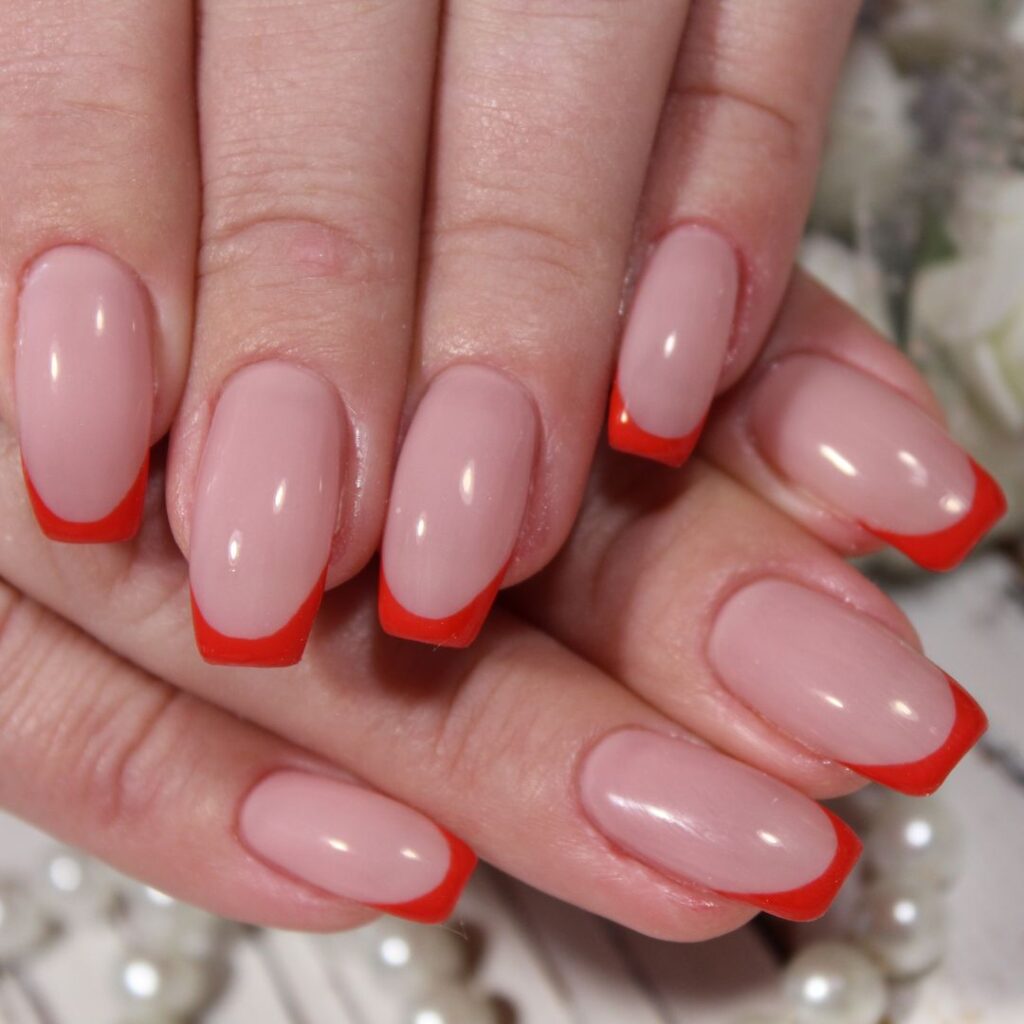 La French Manucure revisité : la tendance ongles de l'automne 2025