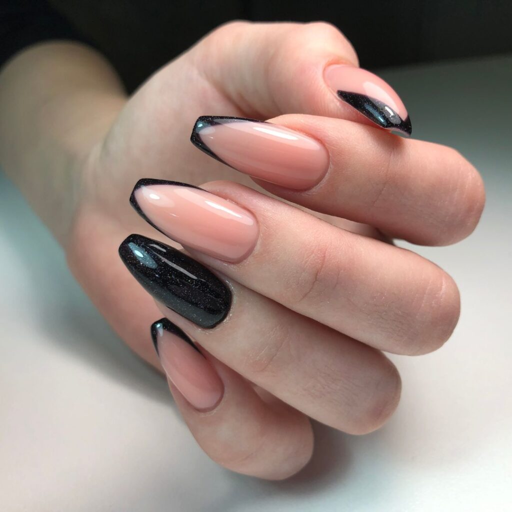 La French Manucure revisité : la tendance ongles de l'automne 2025